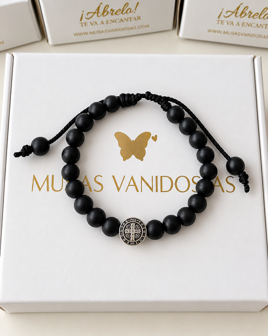 Pulsera San Benito con piedras ónix mate y medalla de plata 950.