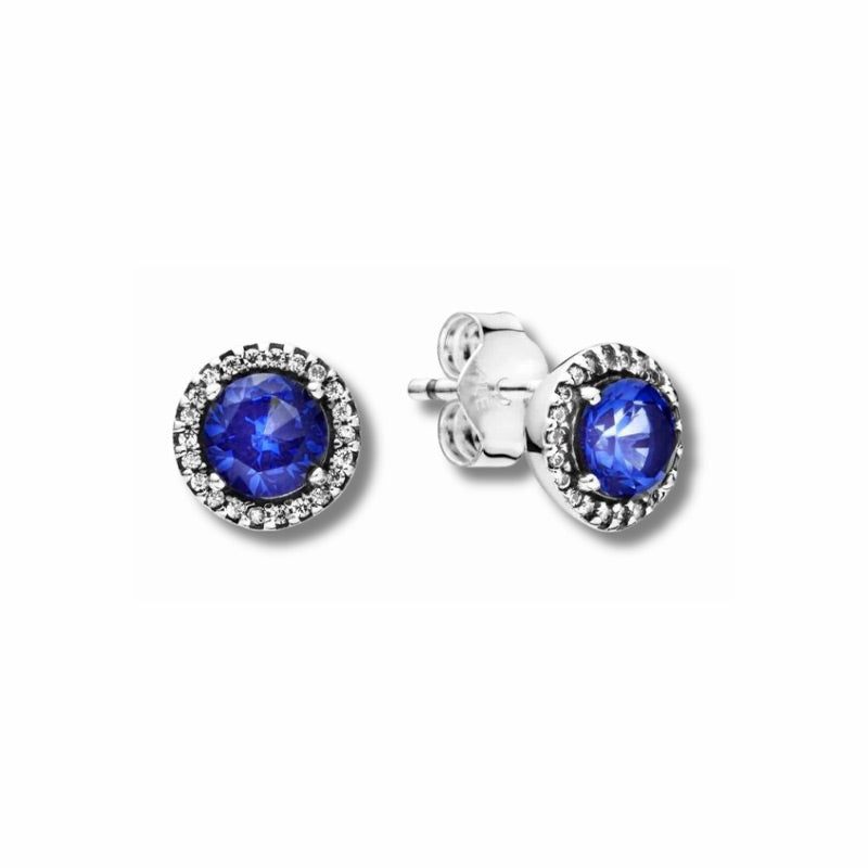 Aretes Amelia de Plata 925 con circonia azul de 7 mm rodeada por un halo de circonias brillantes.