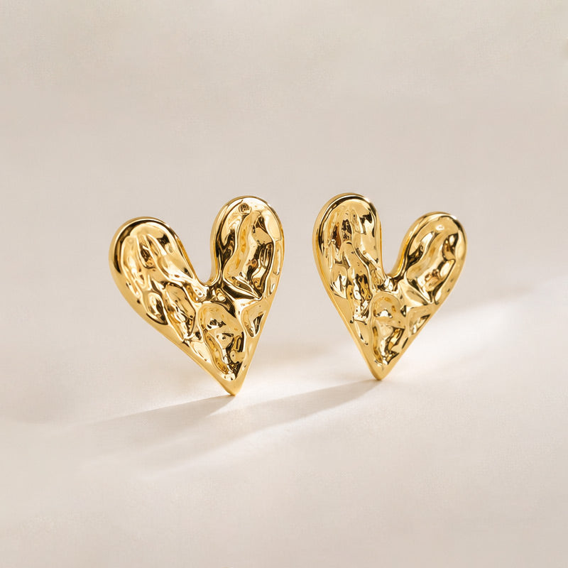 Aretes Corazón Martillado Dorado