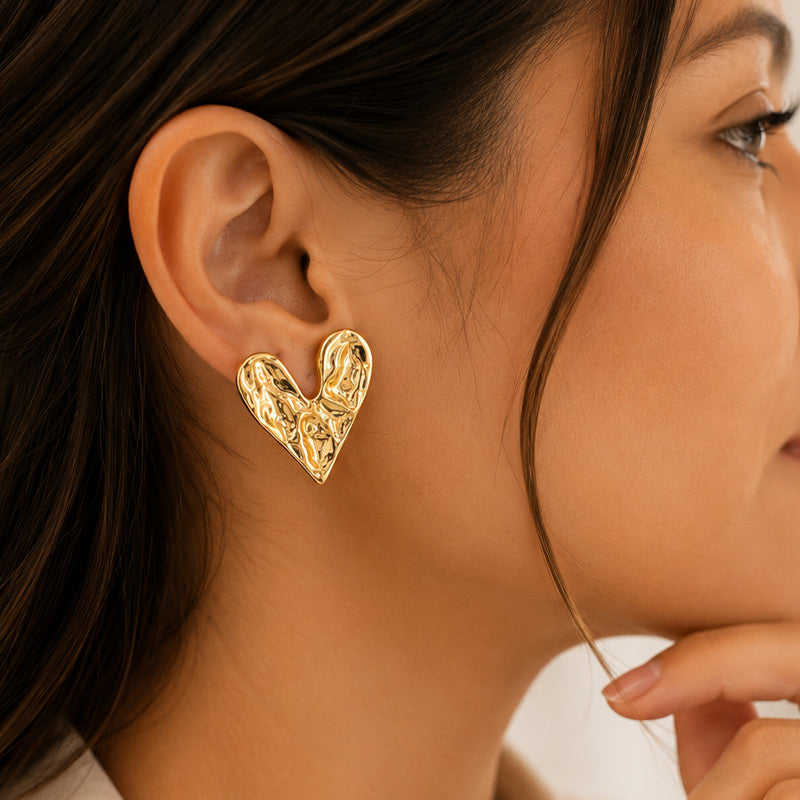 Aretes Corazón Martillado Dorado