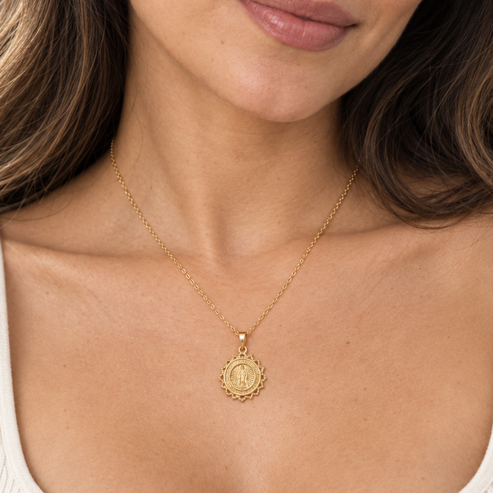 Collar Virgen de Guadalupe enchapado en oro